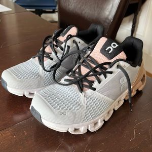 On Cloud flyer almond color